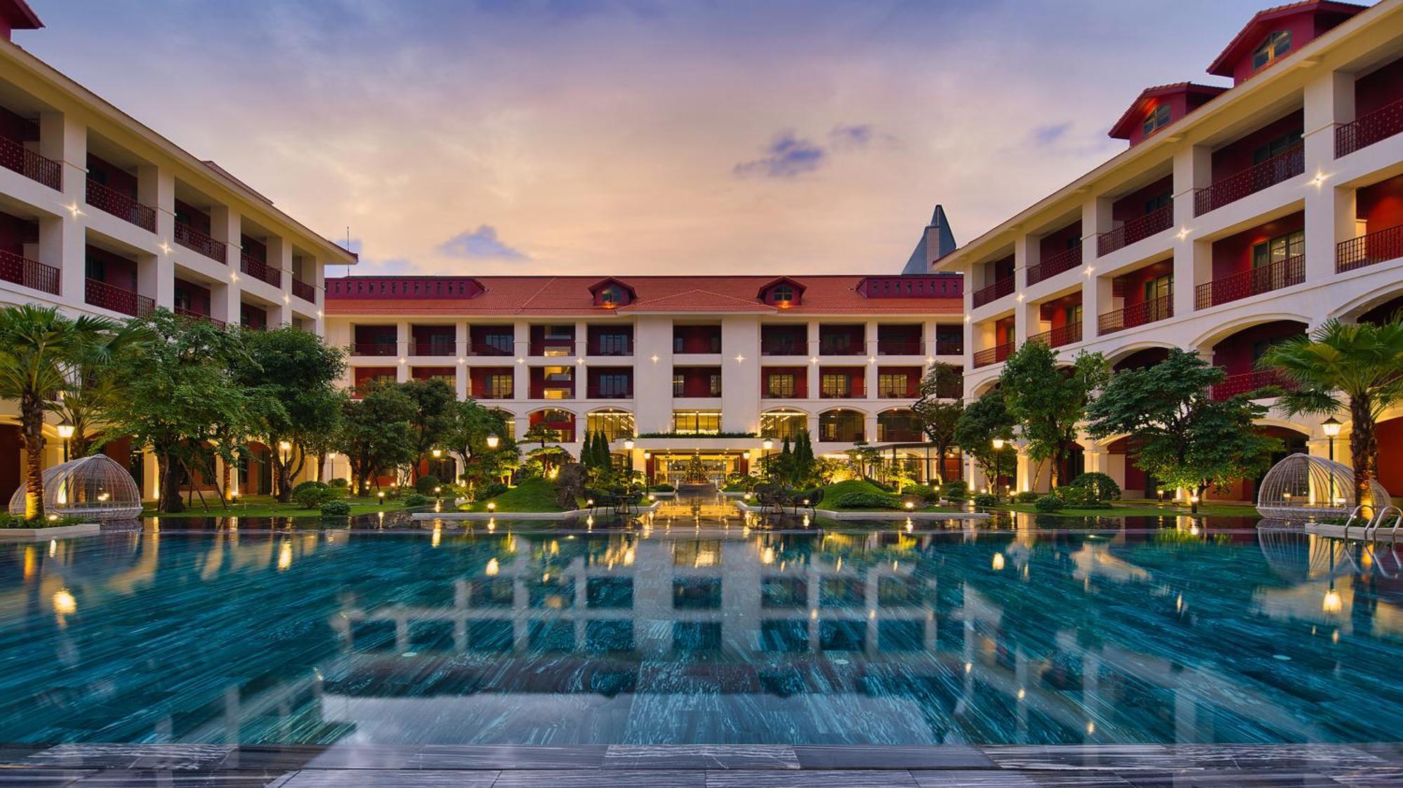 Senna Hue Hotel Ngoại thất bức ảnh The Royal
