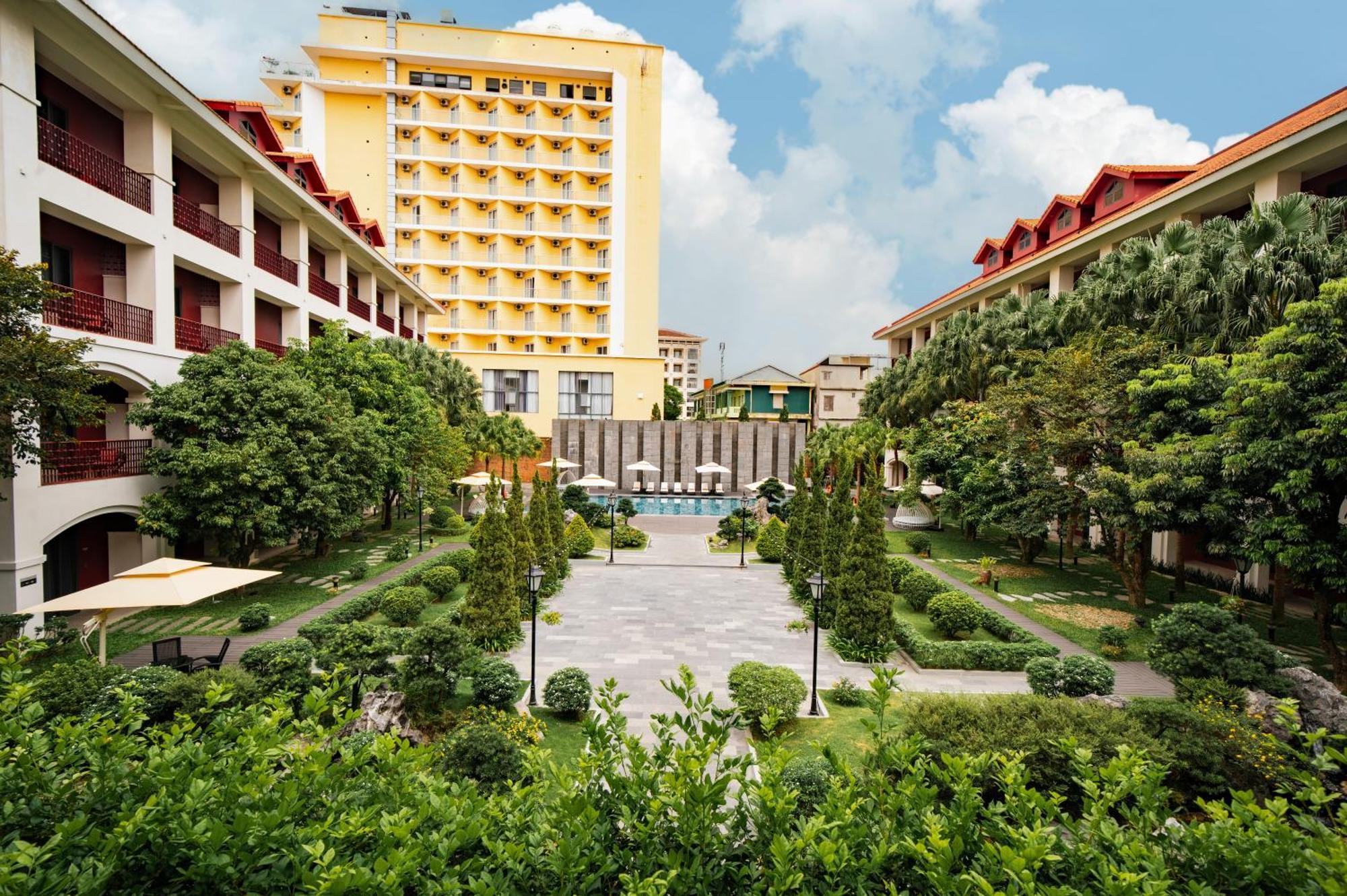 Senna Hue Hotel Ngoại thất bức ảnh The Royal Thai Police Hospital