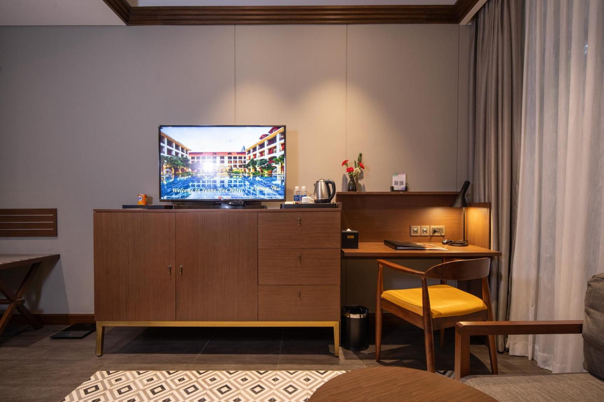 Senna Hue Hotel Ngoại thất bức ảnh A television in a hotel room