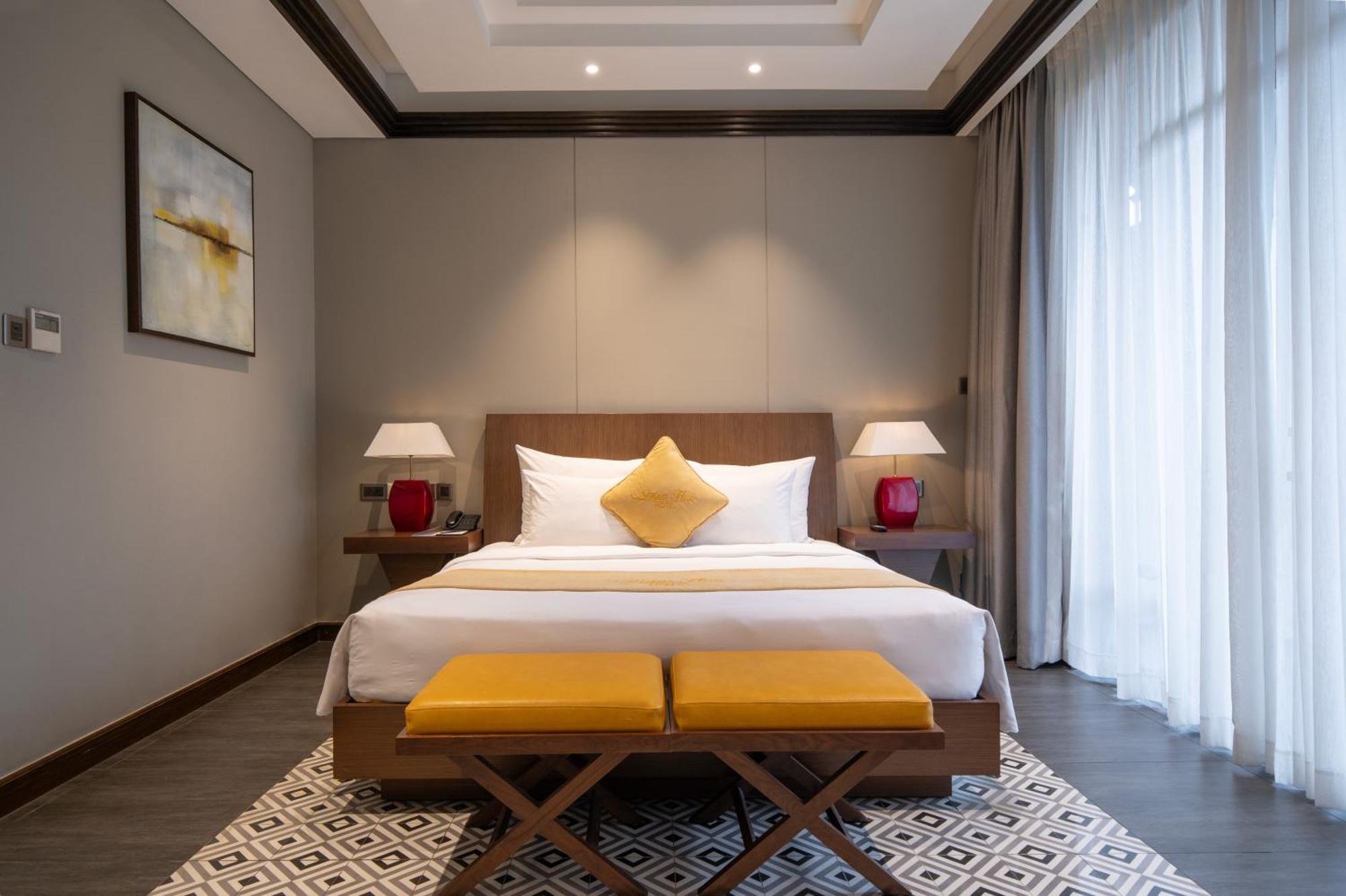 Senna Hue Hotel Ngoại thất bức ảnh A bedroom at the hotel